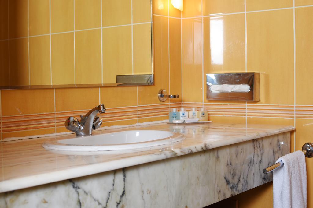 Отель Nicon Luxury Абуджа Экстерьер фото