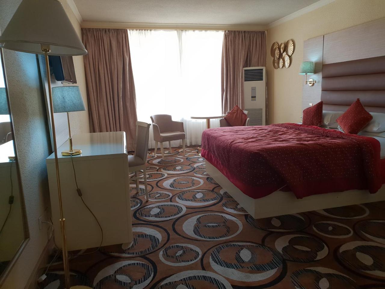 Отель Nicon Luxury Абуджа Экстерьер фото